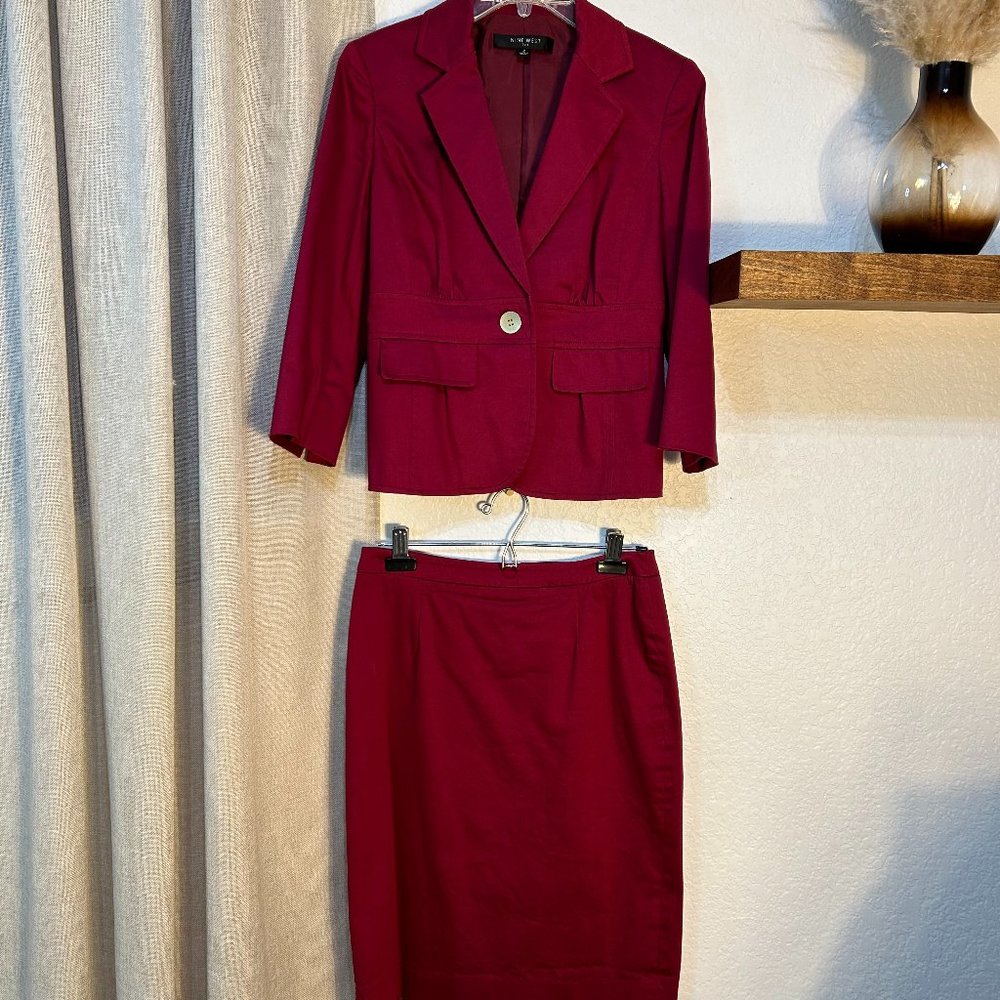 Nine West Business Suit/ Skirt & Jacket in Fuchsia - Size 2